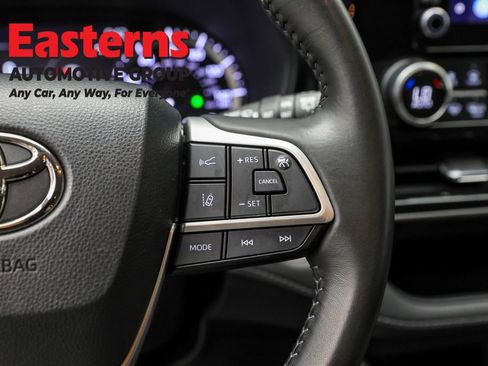 Used 2023 Toyota Highlander LE image 16