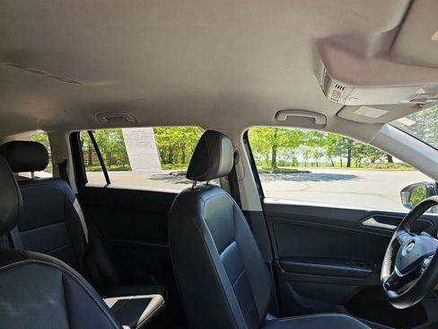 Used 2021 Volkswagen Tiguan SE AWD/4WD image 12