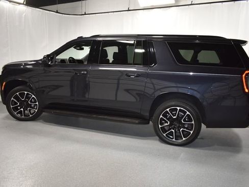 Certified 2025 Chevrolet Suburban RST w/ RST Capability Package AWD/4WD image 10