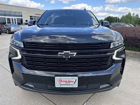 Used 2024 Chevrolet Suburban LT w/ Luxury Package RWD image 2