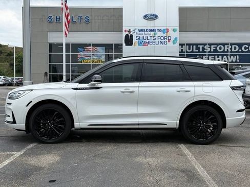 Used 2025 Lincoln Corsair Reserve w/ Equipment Group 202A FWD image 2