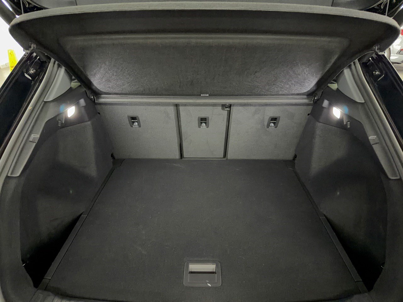 Used 2024 Audi Q4 e-tron Prestige AWD/4WD image 28