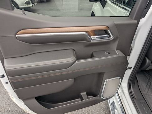 Used 2023 Chevrolet Silverado 1500 High Country w/ High Country Premium Package AWD/4WD image 11