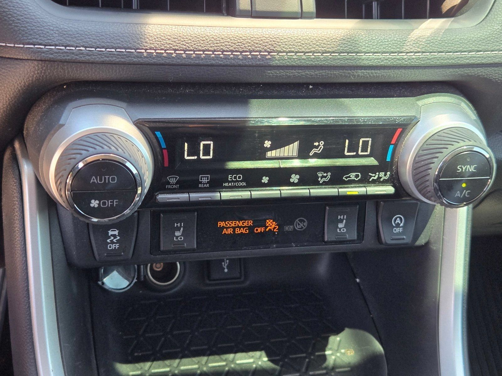 Used 2021 Toyota RAV4 XLE w/ XLE Grade Weather Package AWD/4WD image 15