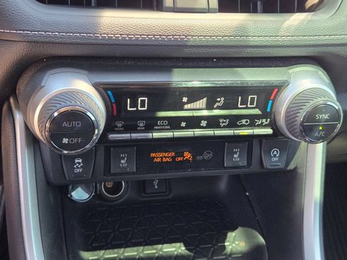 Used 2021 Toyota RAV4 XLE w/ XLE Grade Weather Package AWD/4WD image 15