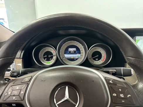 Used 2014 Mercedes-Benz E 350 4MATIC Sedan image 45