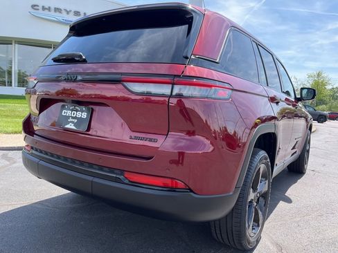 Used 2023 Jeep Grand Cherokee Limited w/ Black Appearance Package AWD/4WD image 60