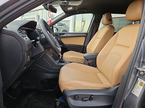 Certified 2022 Volkswagen Tiguan SE image 10
