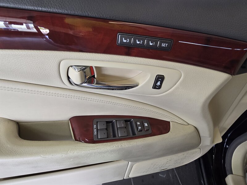 Used 2011 Lexus LS 460 L w/ Luxury Pkg AWD/4WD image 18
