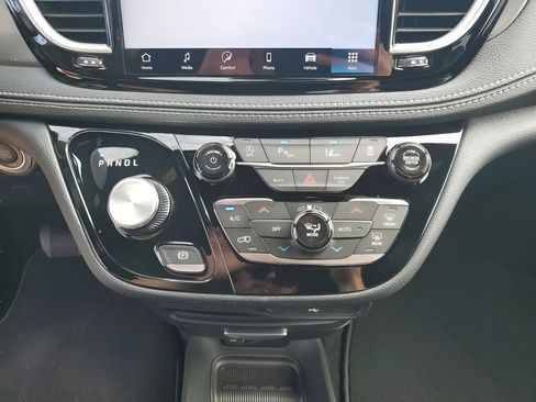 New 2026 Chrysler Pacifica Select FWD image 38