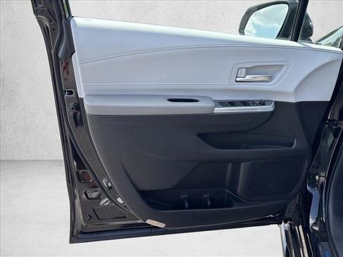 Used 2025 Toyota Sienna XLE FWD image 11