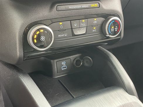 Used 2022 Ford Escape SE image 26