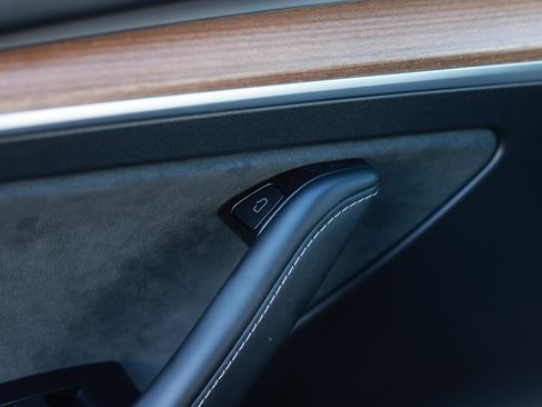 Used 2024 Tesla Model Y Performance image 53