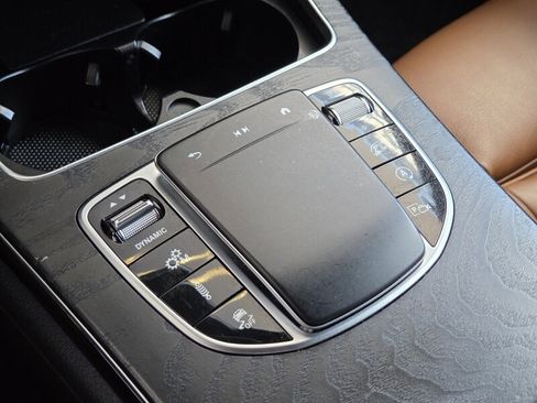 Certified 2022 Mercedes-Benz GLC 43 AMG 4MATIC image 33