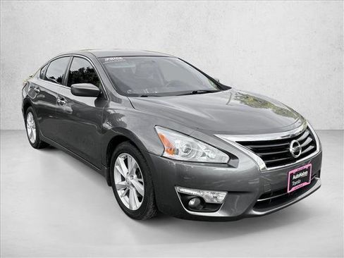 Used 2015 Nissan Altima 2.5 SV image 3