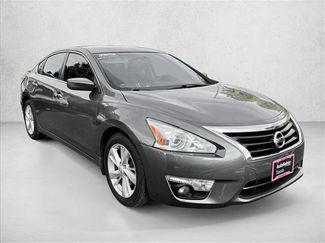 Used 2015 Nissan Altima 2.5 SV video 3