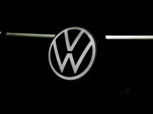 Used 2025 Volkswagen ID. Buzz 1st Edition image 17