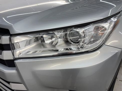 Used 2019 Toyota Highlander XLE AWD/4WD image 32