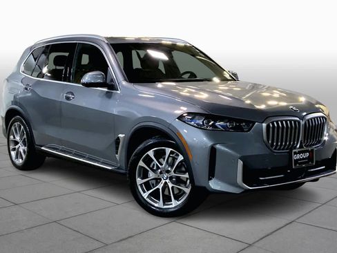 Used 2024 BMW X5 xDrive40i w/ Premium Package image 3