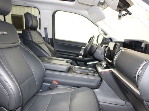 Used 2025 Ford Expedition Platinum AWD/4WD image 39