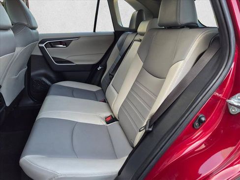 Used 2022 Toyota RAV4 XLE Premium AWD/4WD image 19