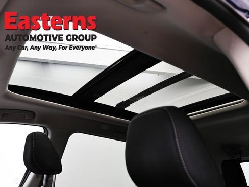 Used 2023 Nissan Pathfinder SV w/ SV Premium Package AWD/4WD image 36