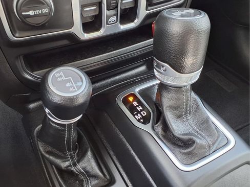 Used 2025 Jeep Wrangler Unlimited Sport AWD/4WD image 17