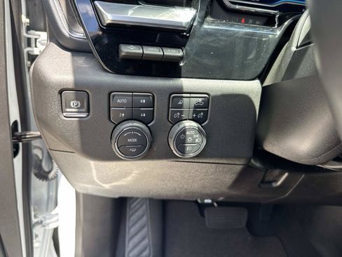 Used 2025 Chevrolet Silverado 2500 High Country w/ High Country Premium Package AWD/4WD image 31