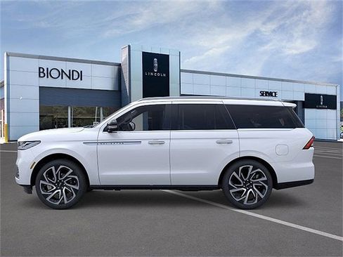 New 2026 Lincoln Navigator Reserve AWD/4WD image 3