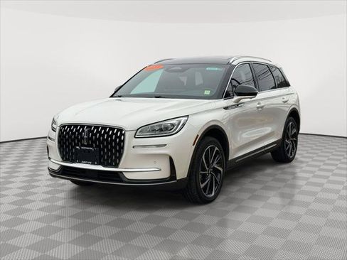 Used 2023 Lincoln Corsair Reserve w/ Equipment Group 201A image 3