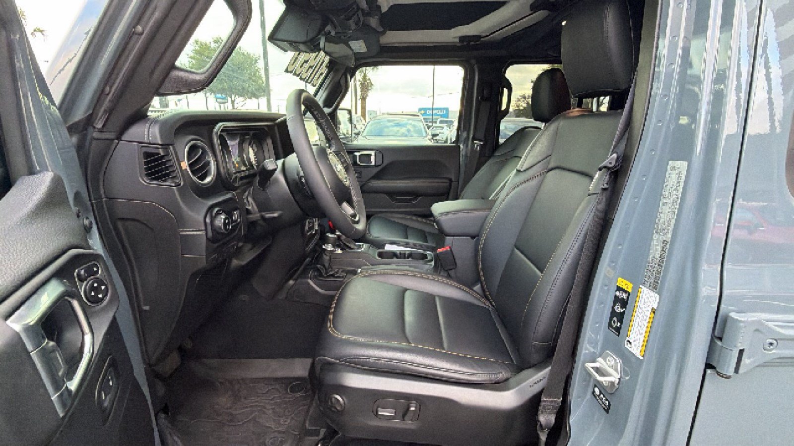 Used 2025 Jeep Gladiator Sport AWD/4WD image 13