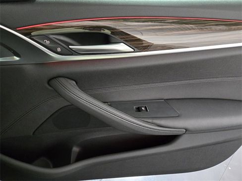 Used 2019 BMW 530i w/ Convenience Package image 25