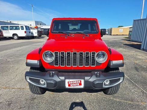 Used 2025 Jeep Wrangler Unlimited Sahara AWD/4WD image 9
