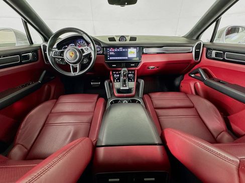 Used 2022 Porsche Cayenne GTS AWD/4WD image 31