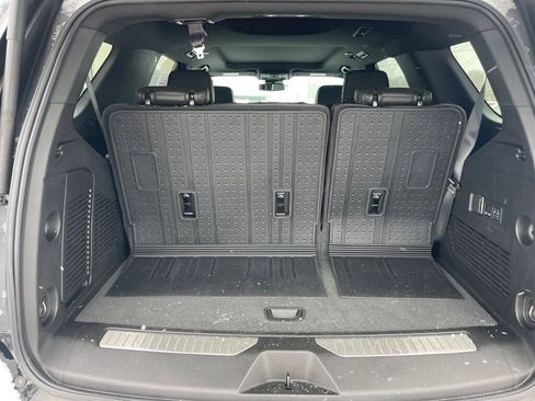 Used 2024 Chevrolet Tahoe Z71 w/ Luxury Package image 19