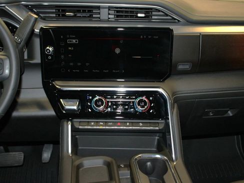 Used 2025 GMC Sierra 2500 Denali image 15