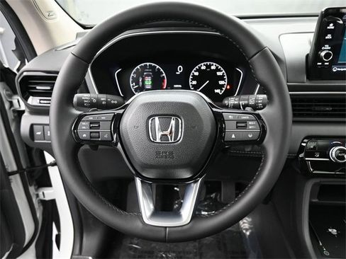 New 2025 Honda Pilot Touring image 18