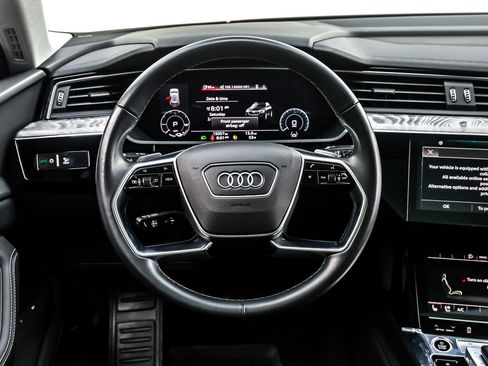 Used 2022 Audi e-tron Premium Plus w/ Premium Plus Package image 18