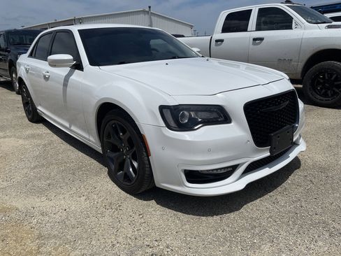 Used 2023 Chrysler 300 Touring L RWD image 2