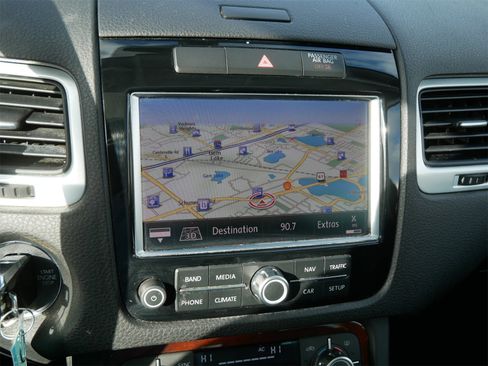 Used 2013 Volkswagen Touareg VR6 image 19