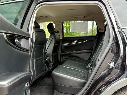 Used 2023 Lincoln Nautilus AWD w/ Premium Package image 18
