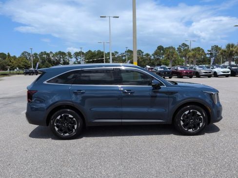 Used 2024 Kia Sorento S w/ Panoramic Sunroof Package FWD image 4