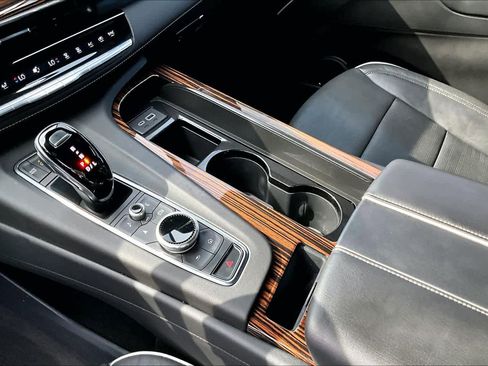 Used 2024 Cadillac Escalade Premium Luxury w/ Performance Package image 17