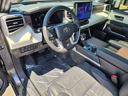 Used 2025 Toyota Sequoia Capstone AWD/4WD image 22