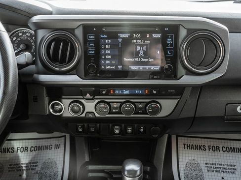 Used 2019 Toyota Tacoma TRD Sport image 16