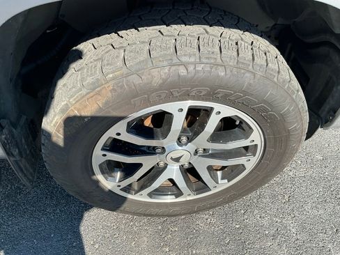 Used 2018 Toyota Tundra SR5 w/ SR5 Upgrade Package image 15