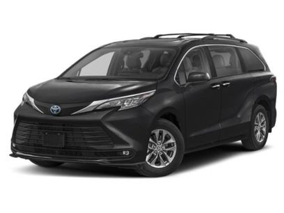 New 2025 Toyota Sienna XLE