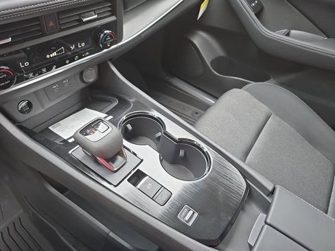 Certified 2026 Nissan Rogue SV FWD image 24