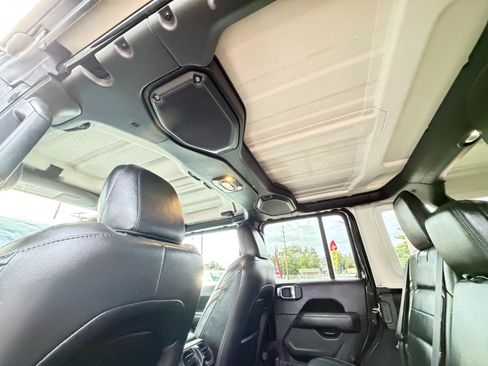 Used 2019 Jeep Wrangler Unlimited Sahara w/ Dual Top Group AWD/4WD image 30