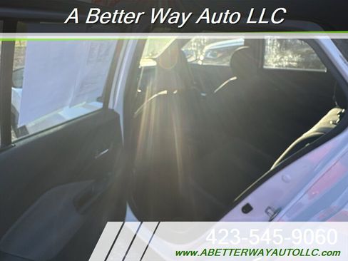 Used 2018 Nissan Kicks SV image 8